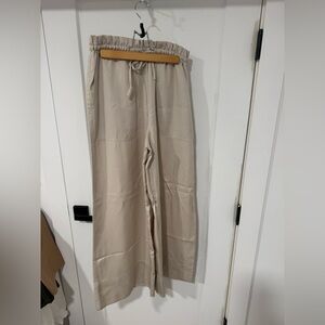 Club Monaco Light Tan Wide Leg Cropped Pants
